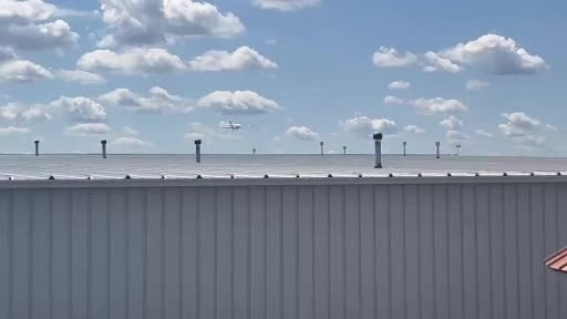 ABD'nin Ohio eyaletinde bir pilot, ön iniş takımları açılmayan özel jeti havalimanına güvenli bir...