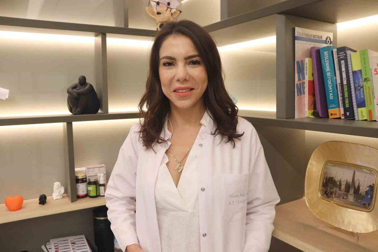 ACIBADEM KENT HASTANESİ BESLENME VE DİYET UZMANI HANDE SELİN OK, DİYET SÜRECİNDE YAPILAN HATALARIN...