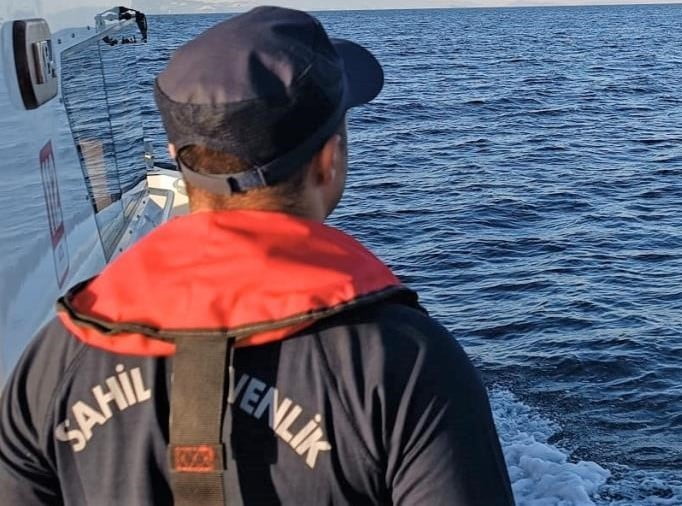 AÇILDIĞI DENİZDEN GERİ DÖNEMEYEN ŞAHSI SAHİL GÜVENLİK KURTARDI