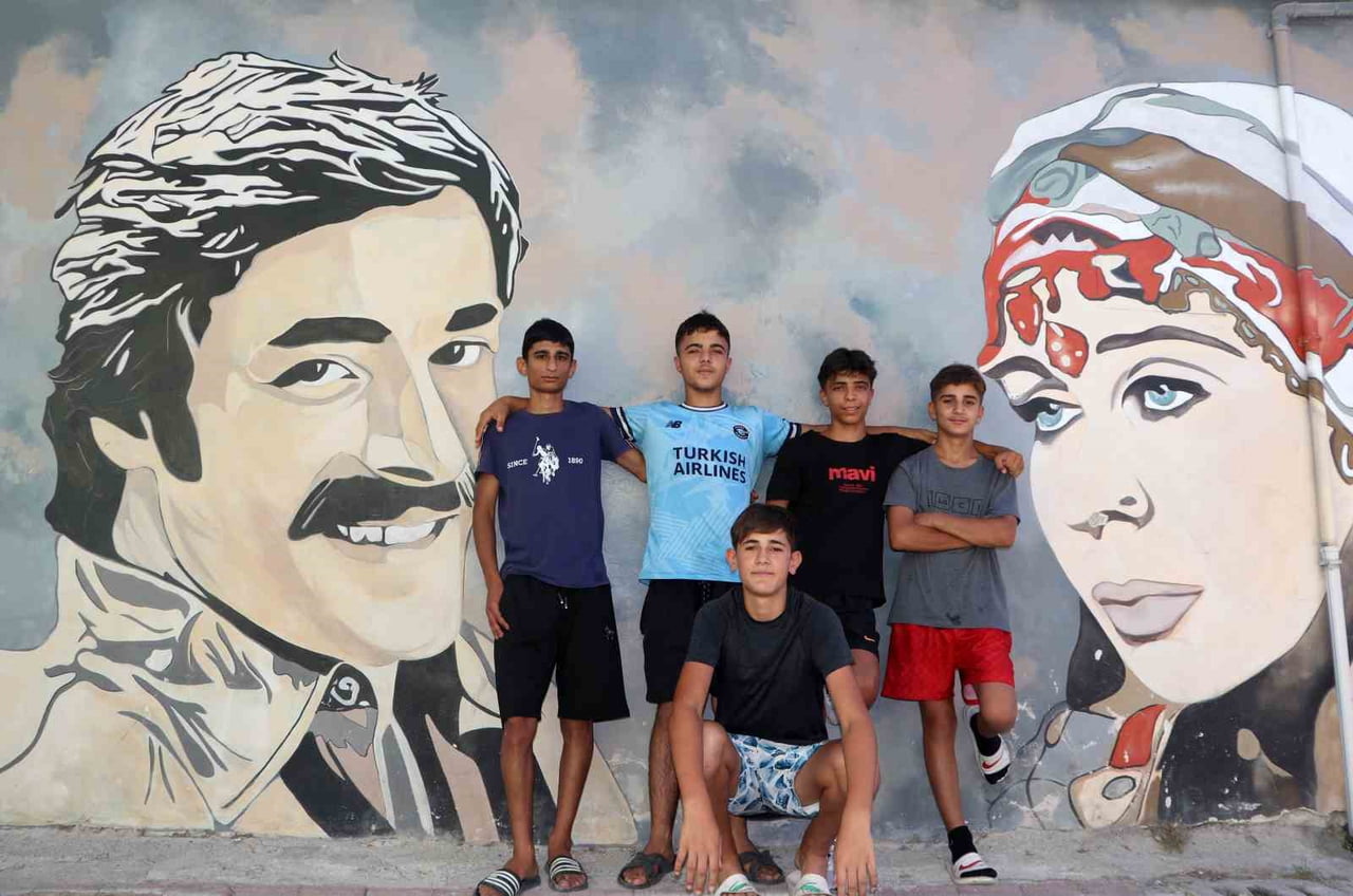 ADANA'DA TÜRK SİNEMASININ EFSANE İSİMLERİ VE UNUTULMAZ FİLM SAHNELERİYLE RENKLENDİRİLEN SİNEMA...