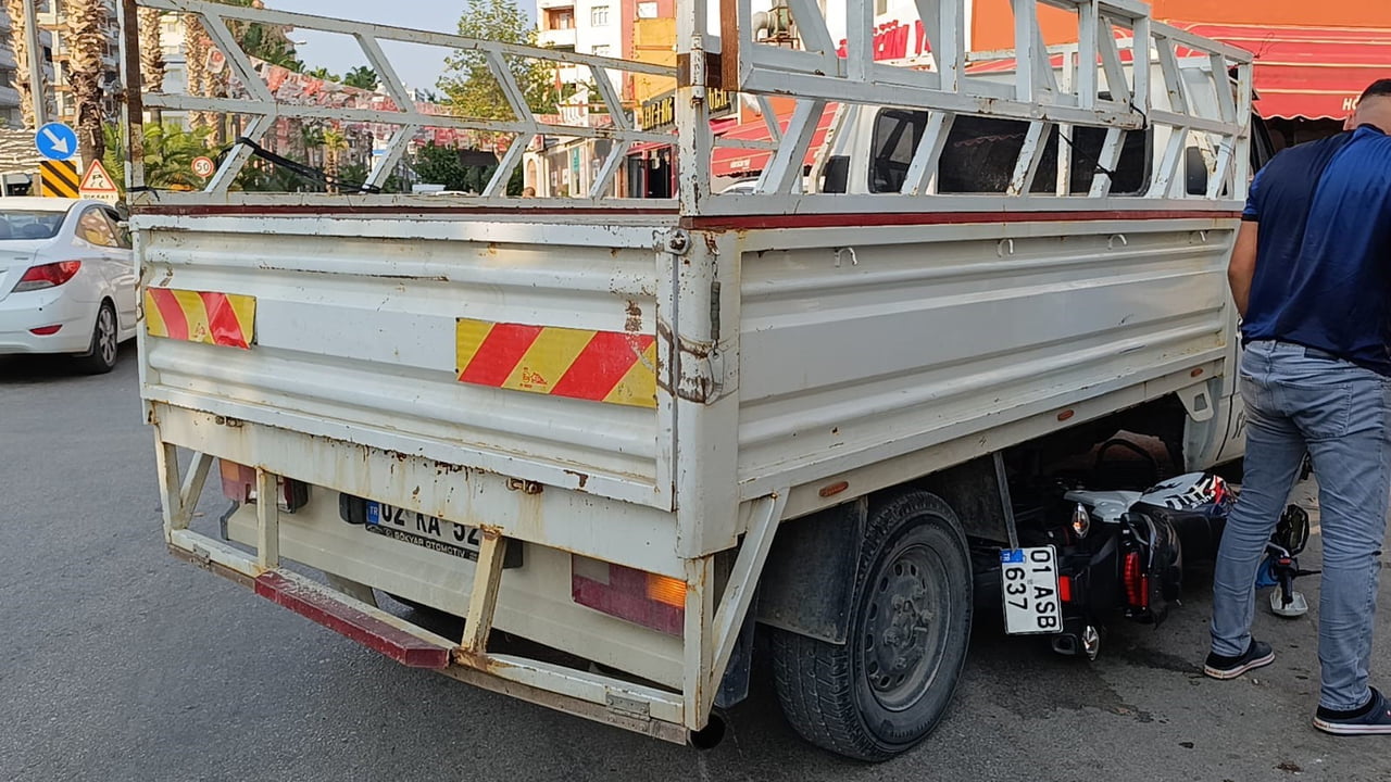 ADANA'NIN KOZAN İLÇESİNDE PİKAP İLE MOTOSİKLETİN ÇARPIŞMASI SONUCU MEYDANA GELEN TRAFİK KAZASINDA...