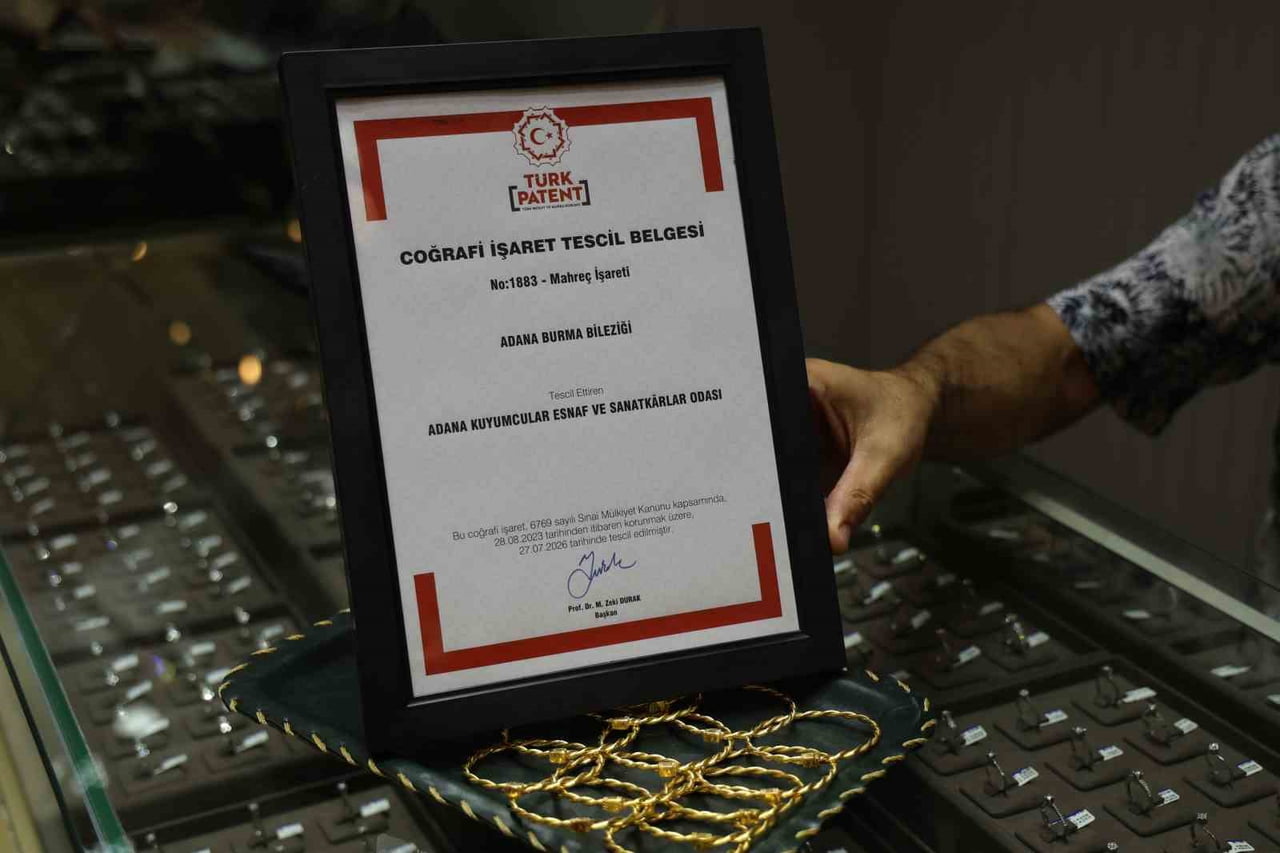 ADANA'NIN SİMGE TAKILARI ARASINDA YER ALAN VE YÜZYILLARDIR KENTLE ÖZDEŞLEŞEN "ADANA BURMASI"...