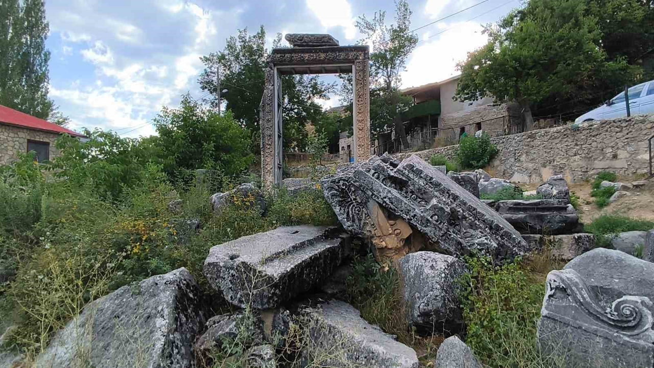 ADANA'NIN TUFANBEYLİ İLÇESİNDEKİ ŞAR ÖREN YERİ, HİTİT, ROMA VE BİZANS DÖNEMLERİNDEN GÜNÜMÜZE...