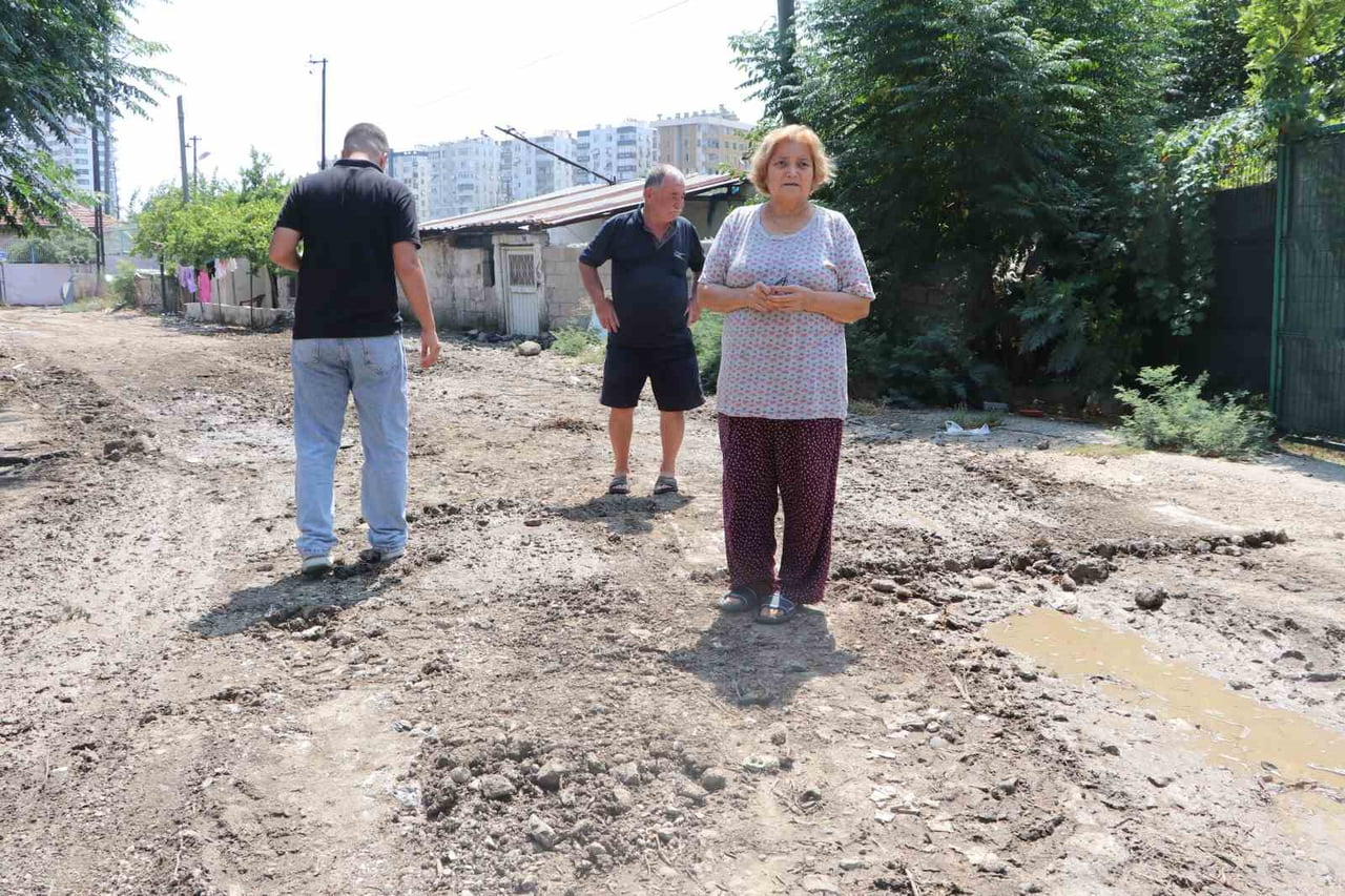 ADANA’DA BOZUK VE BAKIMSIZ YOLLAR VATANDAŞLARIN TEPKİSİNE NEDEN OLDU