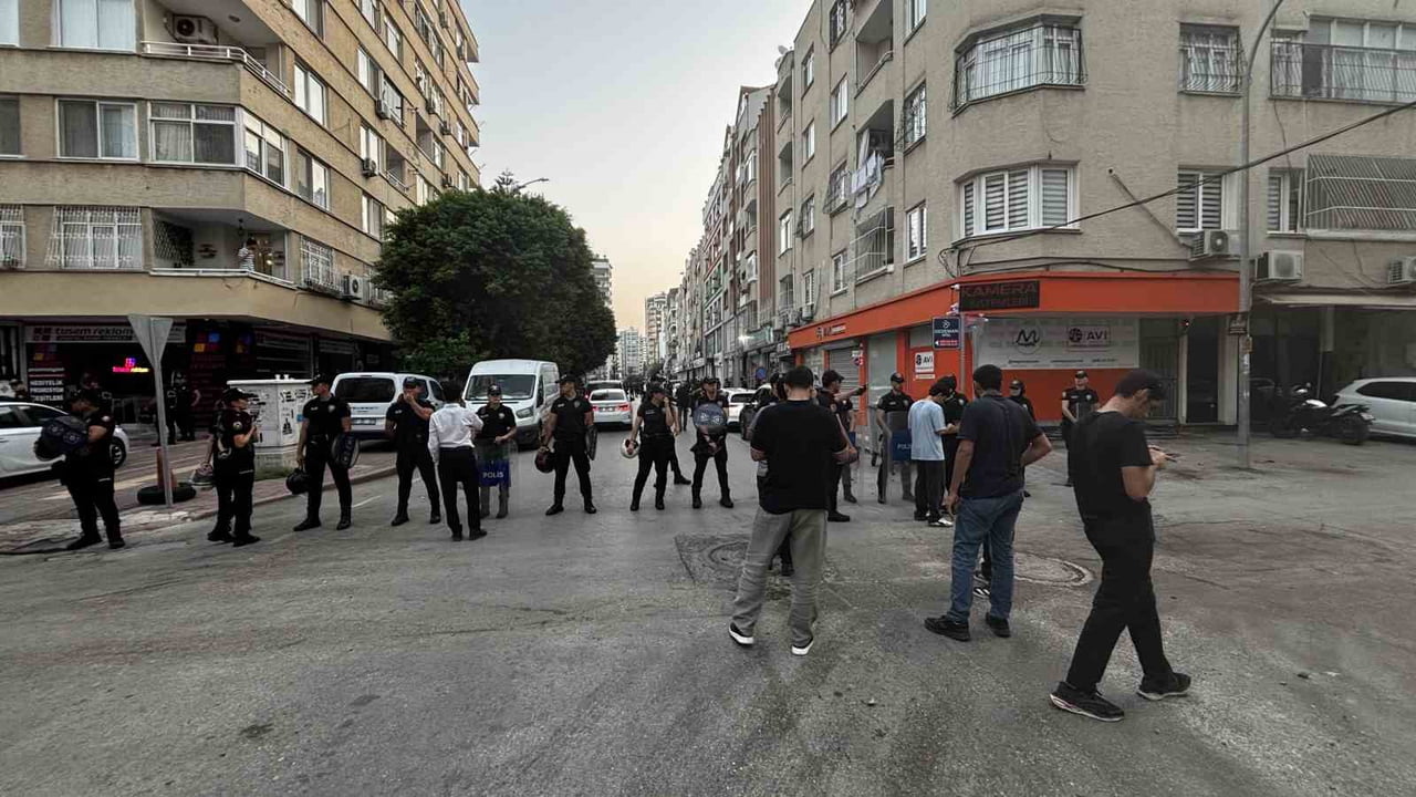 ADANA’DA FURKAN VAKFI BAŞKANI ALPARSLAN KUYTUL’A YÖNELİK POLİS EKİPLERİ TARAFINDAN ŞAFAK VAKTİ...