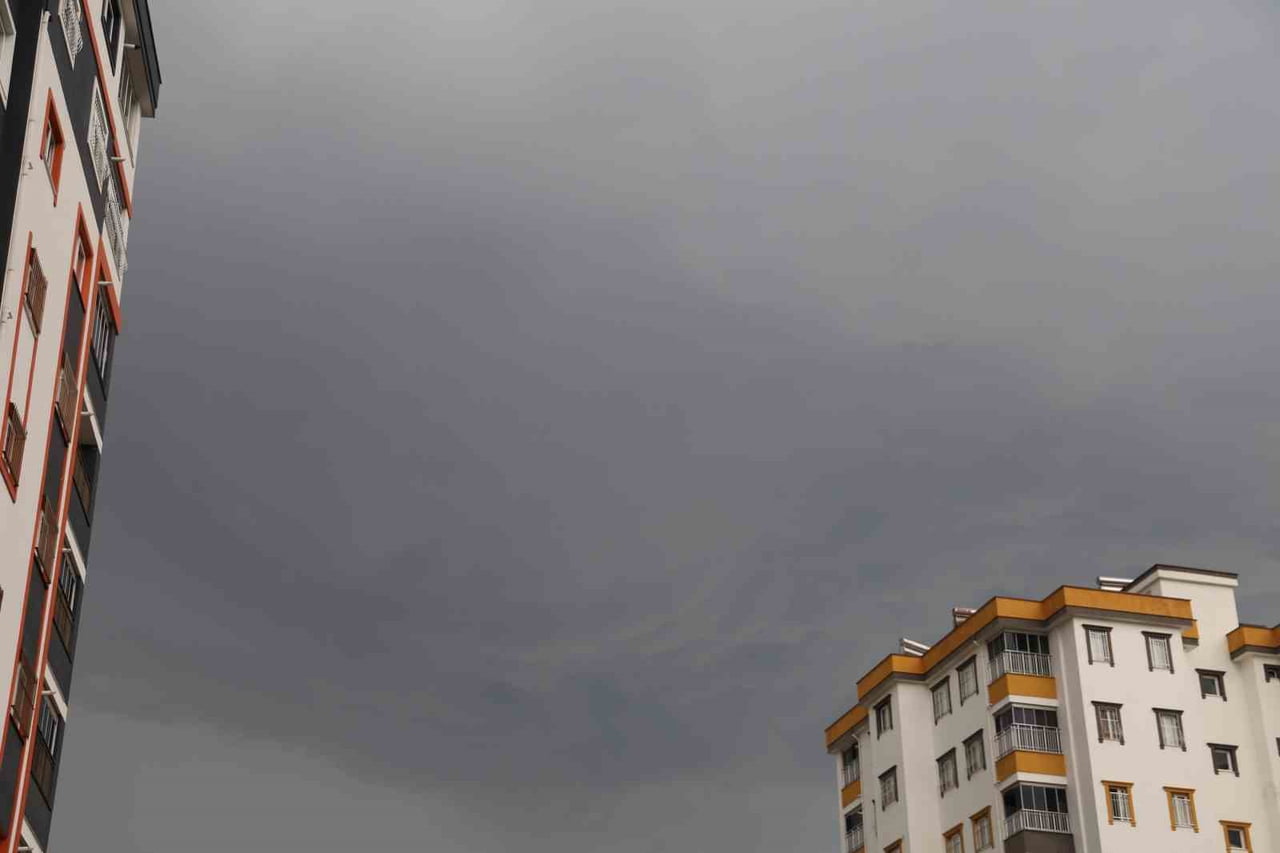 ADANA’NIN KOZAN İLÇESİNE BAĞLI GAZİKÖY MAHALLESİ’NDE YAKLAŞIK 10 DAKİKA ETKİLİ OLAN SAĞANAK...