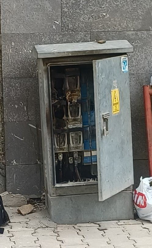 ADIYAMAN'IN GÖLBAŞI İLÇESİNDE PATLAYAN ELEKTRİK TRAFOSU KORKUTTU.