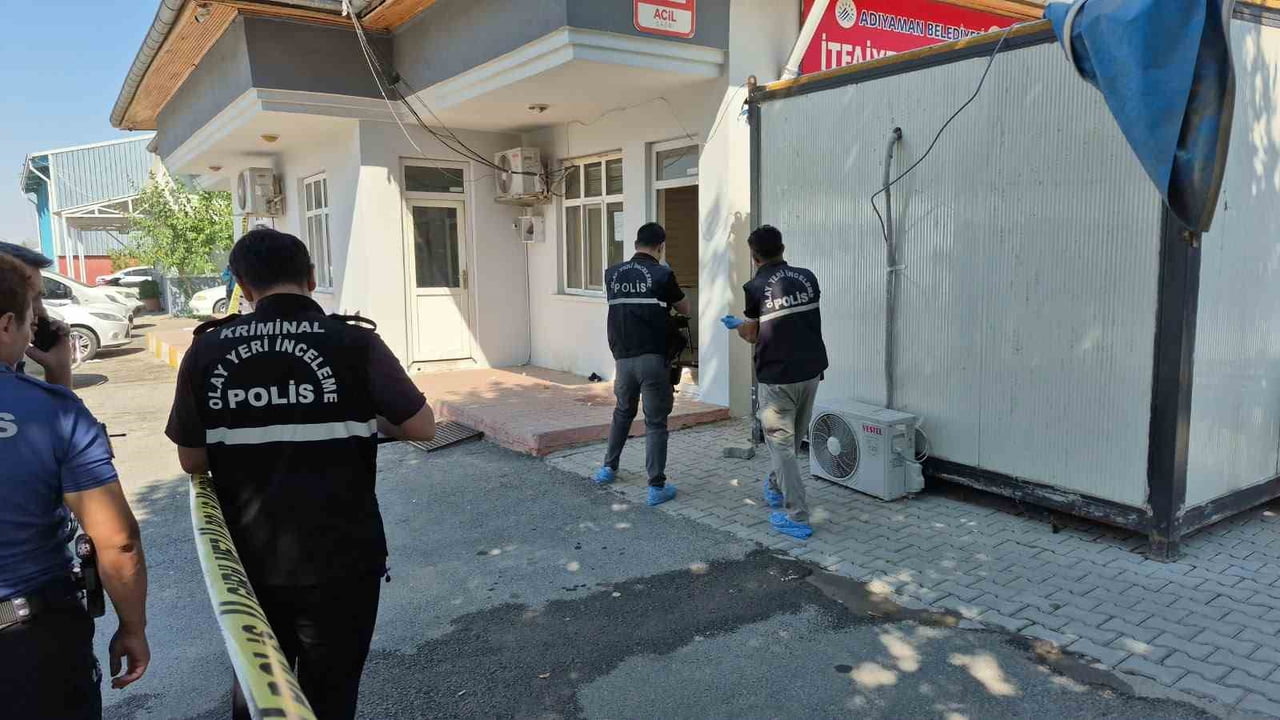 ADIYAMAN BELEDİYESİ EK HİZMET BİNASI BAHÇESİNDE 3 KİŞİNİN YARALANDIĞI SİLAHLI SALDIRININ, BELEDİYE...