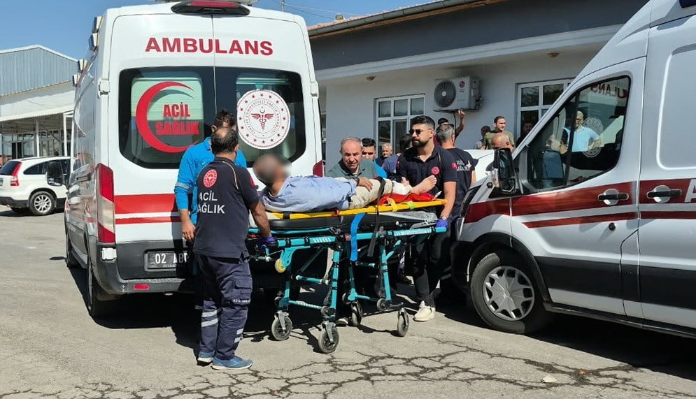 ADIYAMAN BELEDİYESİ EK HİZMET BİNASINDA YAŞANILAN SİLAHLI SALDIRIDA 3 KİŞİ YARALANDI.