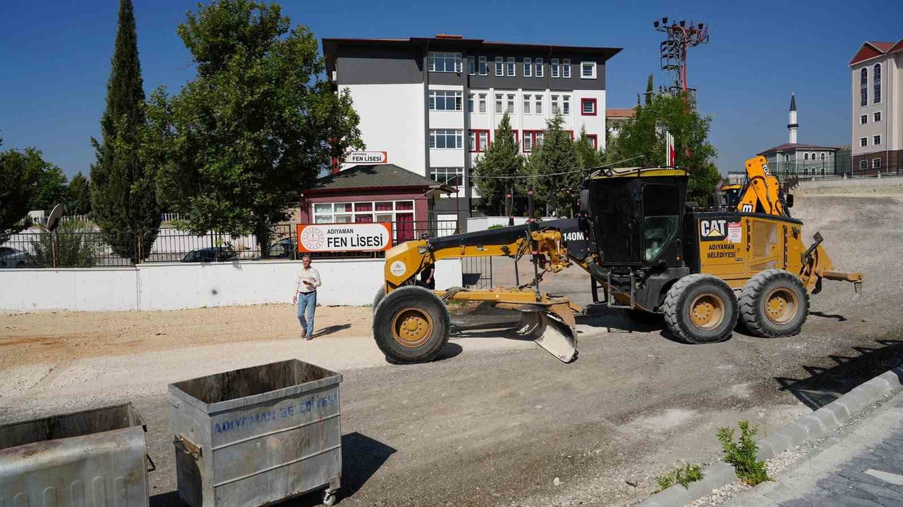 ADIYAMAN BELEDİYESİ, YENİ EĞİTİM-ÖĞRETİM YILI ÖNCESİNDE OKUL ÇEVRELERİNDE ULAŞIM GÜVENLİĞİNİ VE...