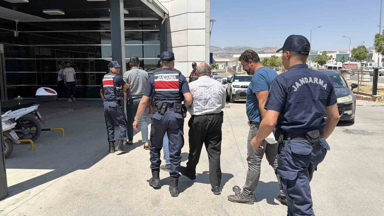 ADIYAMAN’DA 7 KİŞİNİN YARALANDIĞI KAVGADA 6 KİŞİ GÖZALTINA ALINDI.