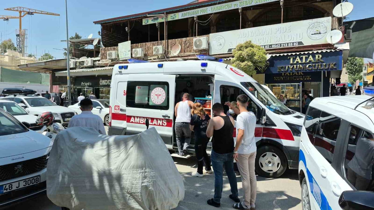 ADIYAMAN’DA AKRABALAR ARASINDA ÇIKAN KAVGADA 5 KİŞİ DARP SONUCU YARALANDI. YARALILAR, OLAY YERİNE...