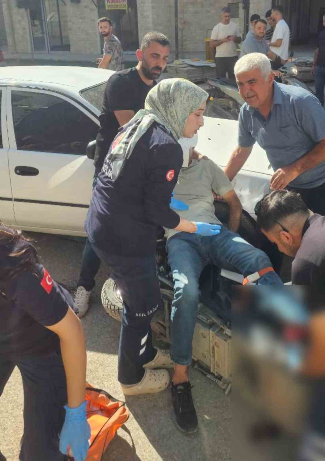ADIYAMAN’DA, ELEKTRİKLİ BİSİKLET İLE OTOMOBİLİN ÇARPIŞMASI SONUCU 1 KİŞİ YARALANDI.