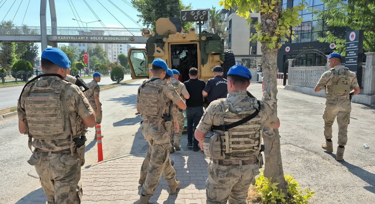 ADIYAMAN’DA ENİŞTESİNİ VURUP ÖLDÜRDÜKTEN SONRA ‘YARALI VAR’ İHBARINDA BULUNARAK KAYIPLARA KARIŞAN...