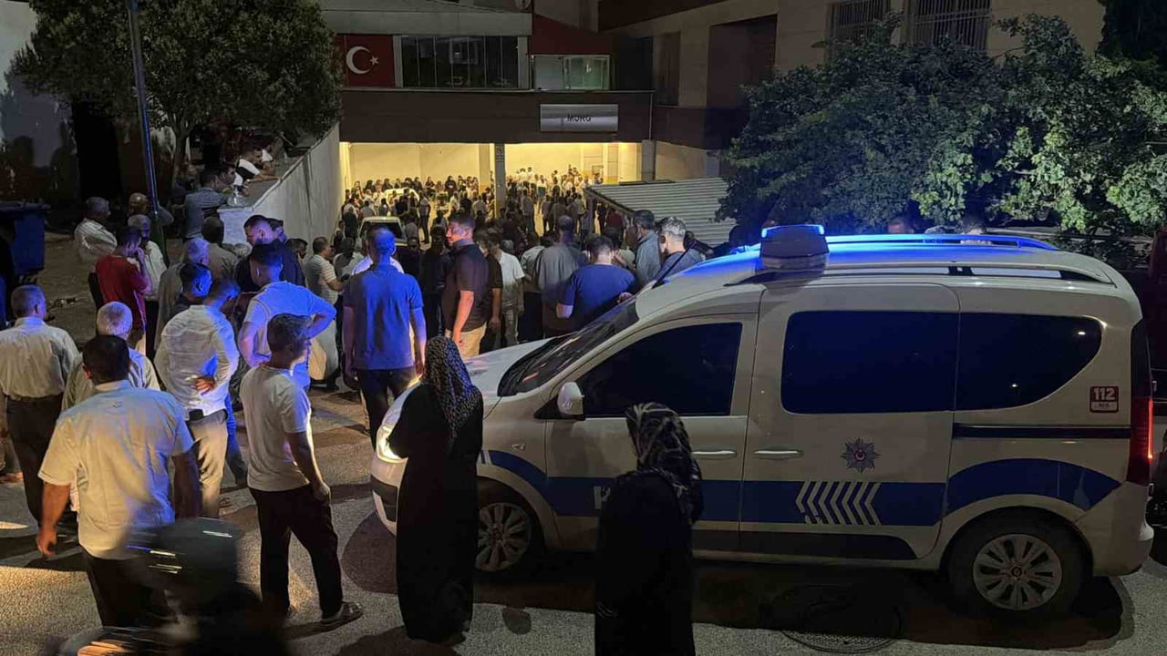ADIYAMAN’DA, KİMLİĞİ BELİRSİZ BİR ŞAHIS, KOMŞUSUNA DÜZENLEDİĞİ SİLAHLI SALDIRIDA 1 KİŞİYİ ÖLDÜRDÜ...