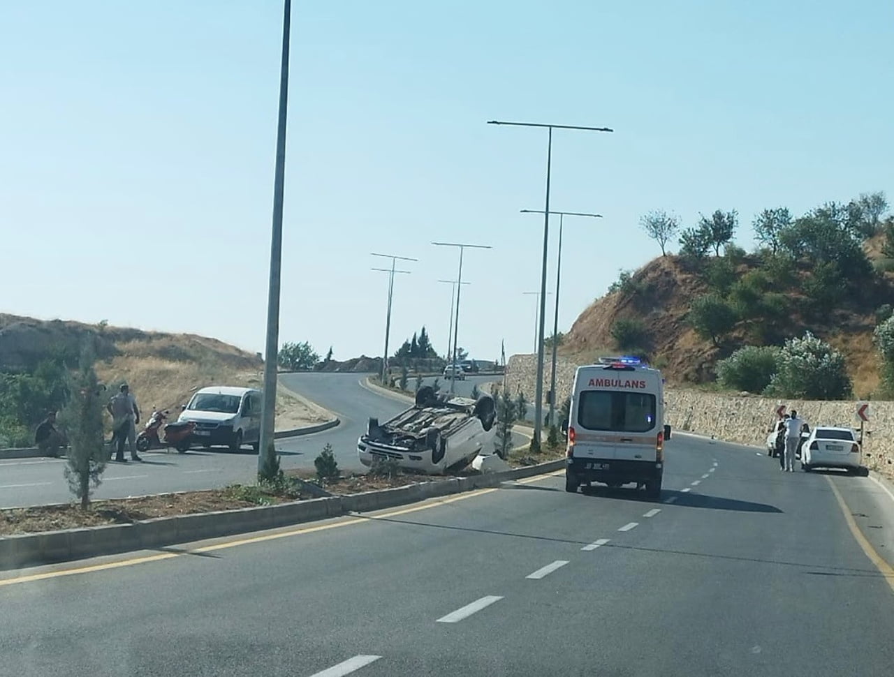 ADIYAMAN’DA, OTOMOBİLİN TAKLA ATMASI SONUCU 1 KİŞİ YARALANDI.