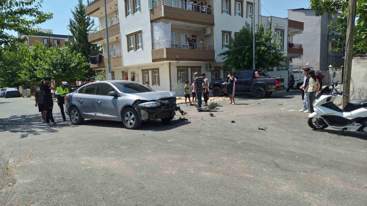 ADIYAMAN’DA PİKAP İLE OTOMOBİLİN ÇARPIŞMASI SONUCU MEYDANA GELEN TRAFİK KAZASINDA 1 KİŞİ...