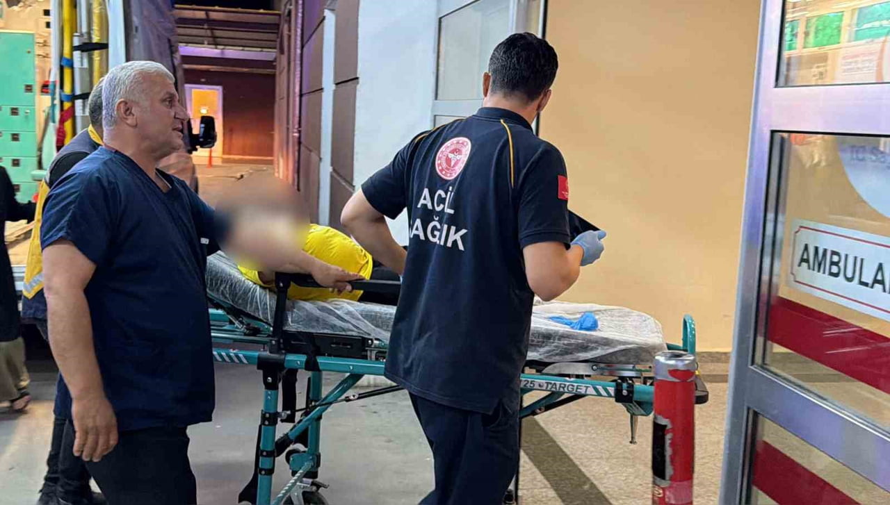 ADIYAMAN’DA SÜRÜCÜSÜNÜN DİREKSİYON HAKİMİYETİNİ KAYBETTİĞİ OTOMOBİLİN TAKLA ATMASI SONUCU 2 ÇOCUK...