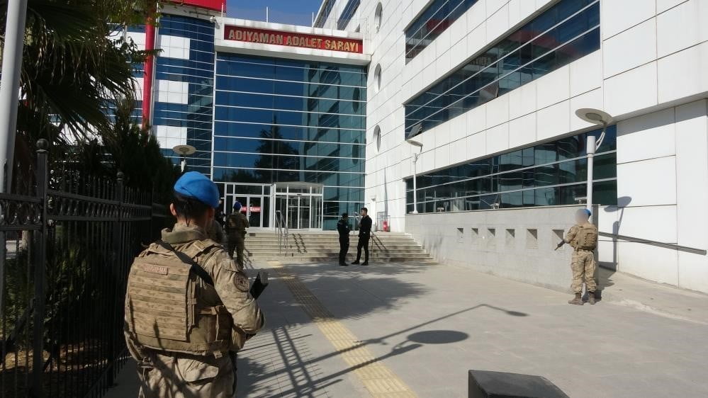 ADIYAMAN’DA UYUŞTURUCU TACİRLERİNE YÖNELİK DÜZENLENEN OPERASYONDA 4 KİŞİ ÇIKARILDIĞI ADLİ...