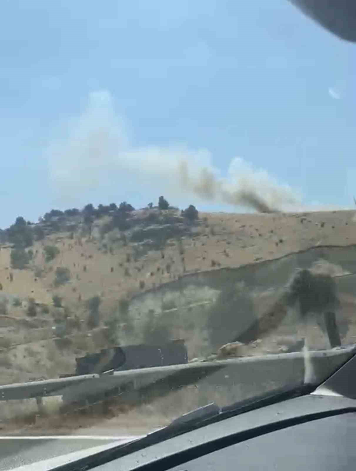 ADIYAMAN’DA YOL YAPIM ÇALIŞMALARINDAN DOLAYI YAPILAN PATLATMA SONRASI ORMANLIK ALANDA YANGIN...