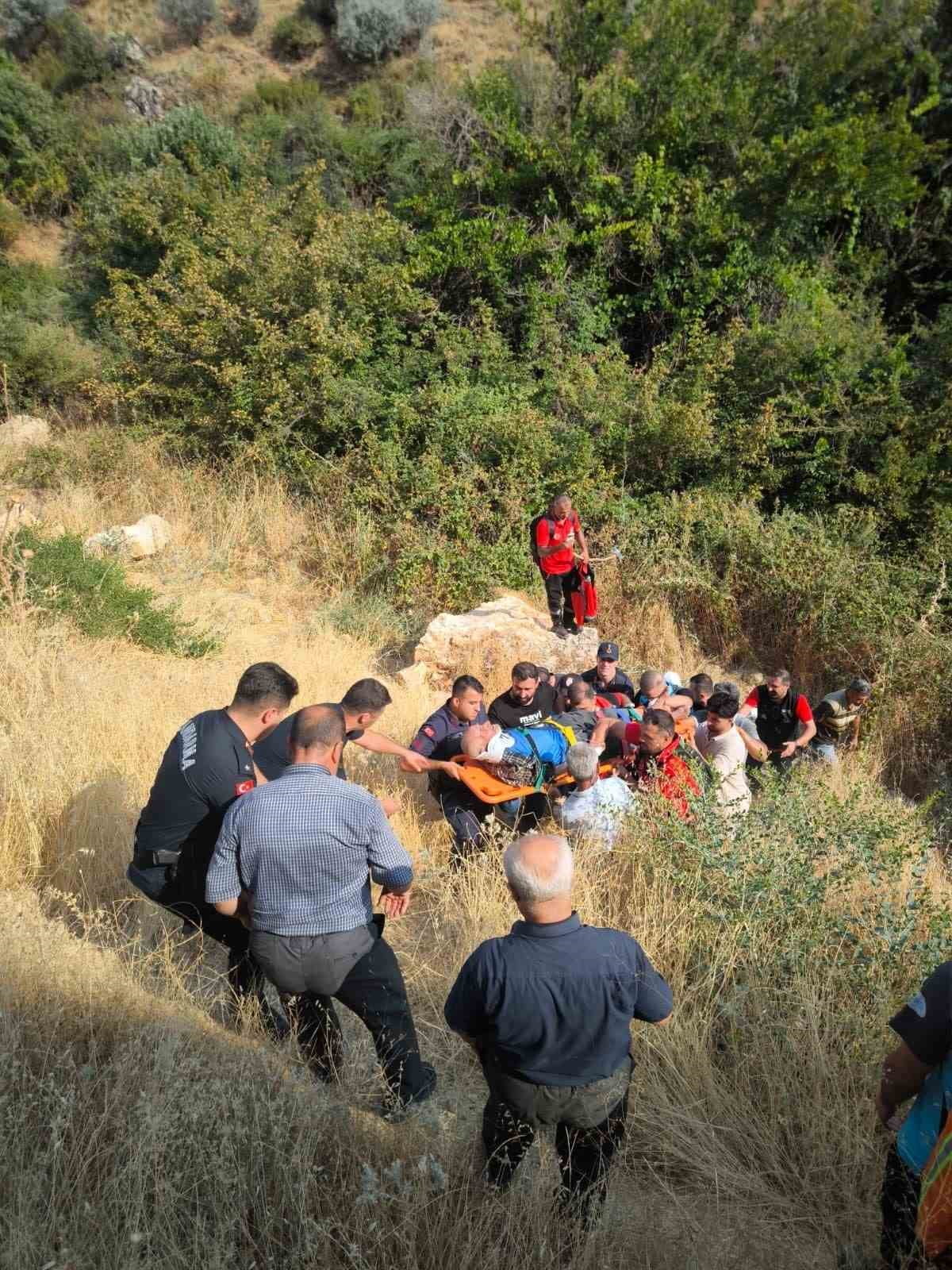 ADIYAMAN’IN BESNİ İLÇESİNDE KENDİSİNDEN HABER ALINAMAYAN 85 YAŞINDAKİ EKREM AYDIN, YÜRÜTÜLEN ARAMA...