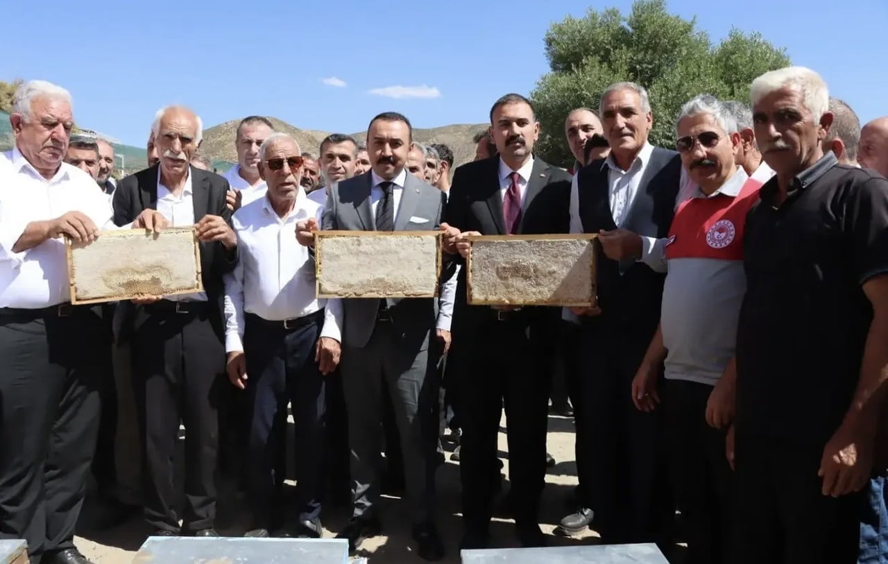 ADIYAMAN’IN ÇELİKHAN İLÇESİNDE DÜZENLENEN BAL HASADI ŞENLİĞİ’NDE 2026 YILI BAL SEZONU...
