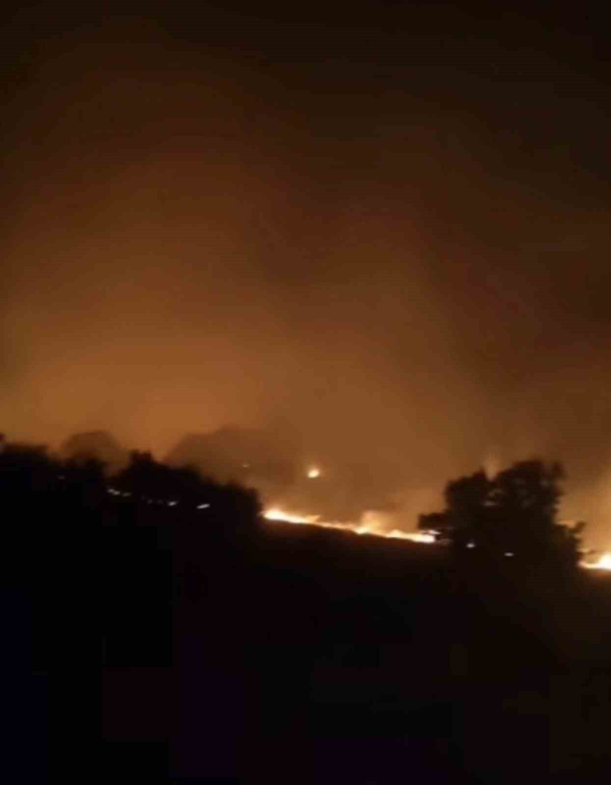 ADIYAMAN’IN GERGER İLÇESİNE BAĞLI GÖZPINAR KÖYÜ KIRSALINDA GECE SAATLERİNDE ÇIKAN YANGINA...