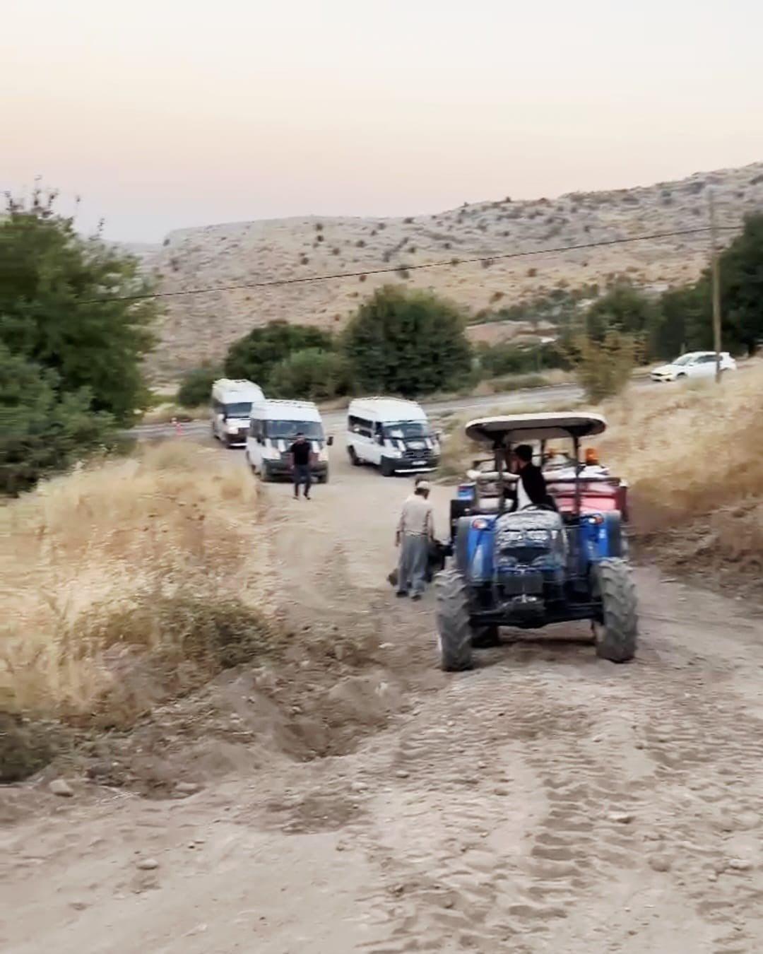ADIYAMAN’IN SİNCİK-KAHTA KARAYOLUNUN TEĞMENLİ KÖYÜ MEVKİİNDE SÜRDÜRÜLEN YOL ÇALIŞMASININ...