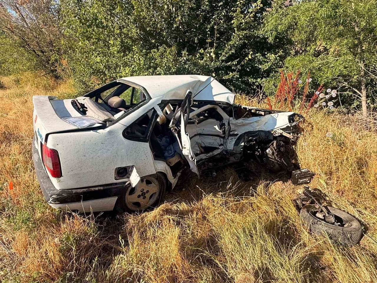 AFYONKARAHİSAR'DA İKİ OTOMOBİLİN ÇARPIŞMASI SONUCU MEYDANA GELEN TRAFİK KAZASINDA 1 KİŞİ ÖLDÜ, 3...