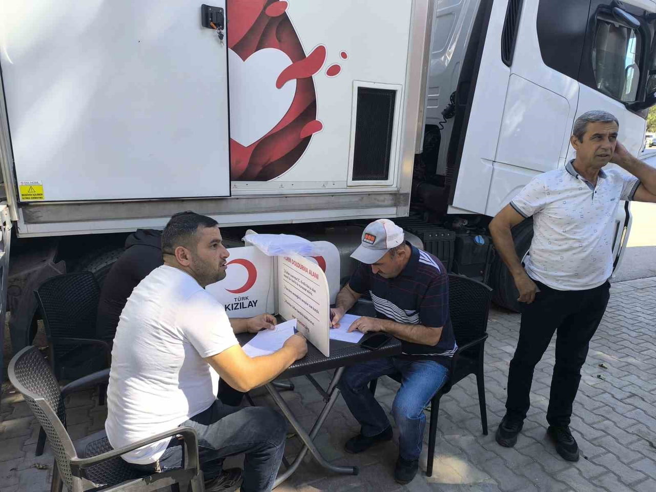 AFYONKARAHİSAR'IN ŞUHUT İLÇESİNDE KIZILAY TARAFINDAN DÜZENLENEN KAN BAĞIŞI KAMPANYASI...