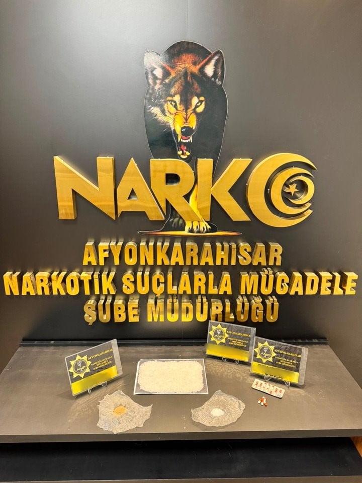 AFYONKARAHİSAR’DA POLİS TARAFINDAN GERÇEKLEŞTİRİLEN UYGULAMA NOKTASINDA DURDURULAN 2 OTOMOBİLDE...