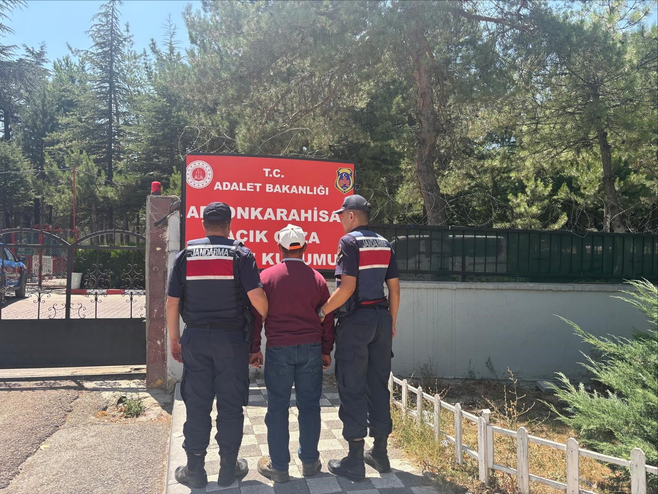 AFYONKARAHİSAR İL JANDARMA KOMUTANLIĞINCA SON BİR HAFTA İÇERİSİNDE ARANAN ŞAHISLARIN TESPİTİ VE...