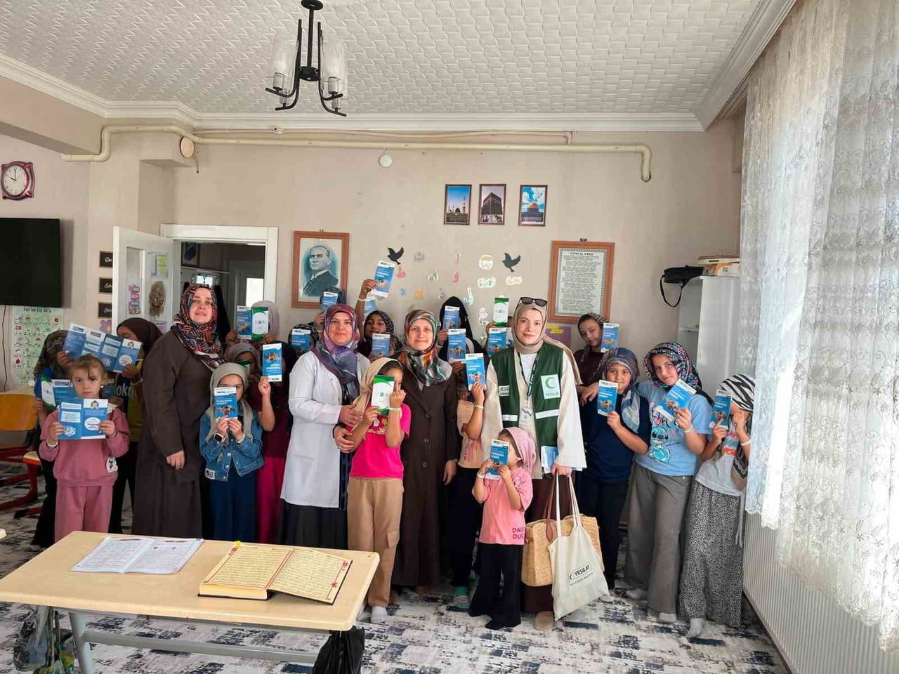 AFYONKARAHİSAR İL MÜFTÜLÜĞÜ BAĞIMLILIKLA MÜCADELE KOORDİNATÖRLÜĞÜ İLE YEŞİLAY İŞ BİRLİĞİNDE...