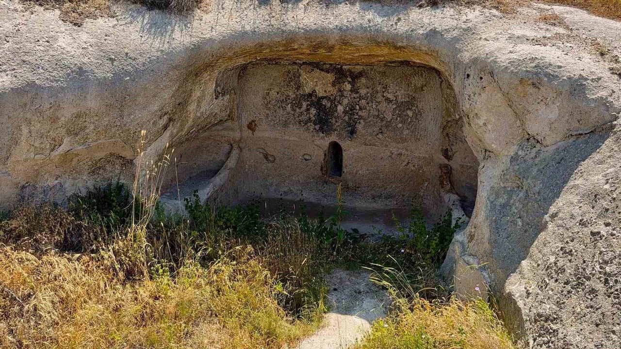 AFYONKARAHİSAR’IN BOLVADİN İLÇESİNE BAĞLI KEMERKAYA KÖYÜ YAKINLARINDA BULUNAN VE BÖLGENİN EN...