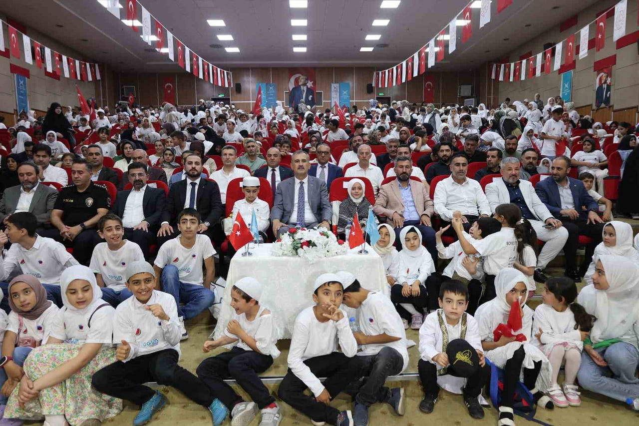AĞRI'DA TÜRKİYE GENÇLİK VAKFI (TÜGVA) TARAFINDAN DÜZENLENEN "YAZ OKULU" PROGRAMI, ÖĞRENCİLERİN...