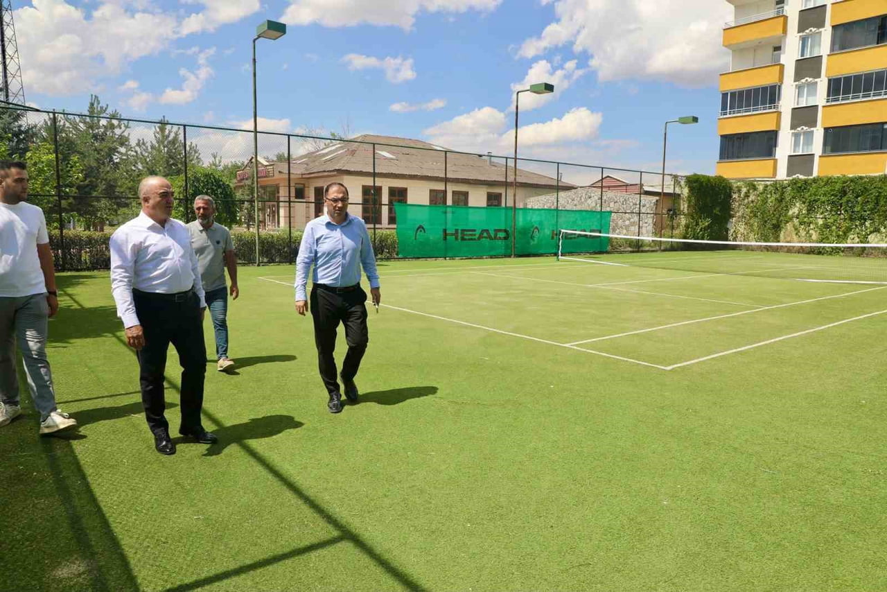 AĞRI’DA TENİS HEYECANI BAŞLIYOR: 81 İLDEN 180 SPORCU AĞRI DAĞI CUP İÇİN GELİYOR