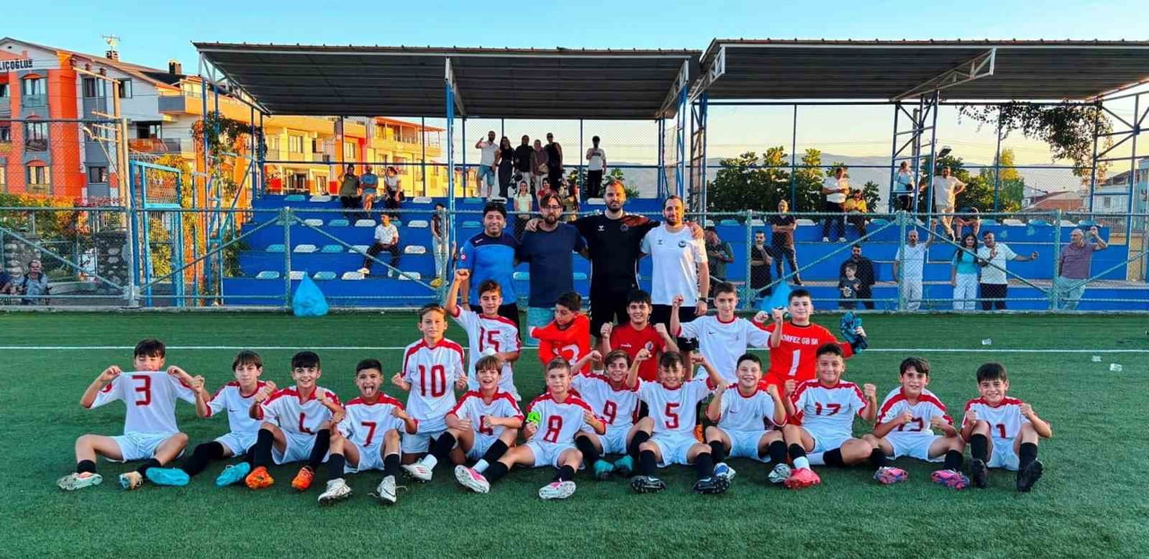 AHMET KOÇVER MİNİKLER FUTBOL TURNUVASI'NDA, KÖRFEZ GENÇLERBİRLİĞİ SPOR KULÜBÜ U12 TAKIMI NAMAĞLUP...