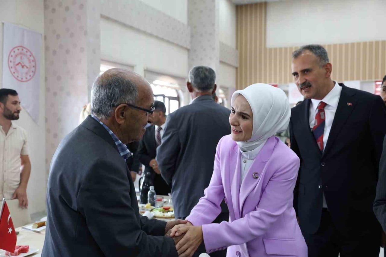 AİLE VE SOSYAL HİZMETLER BAKANI MAHİNUR ÖZDEMİR GÖKTAŞ, AĞRI'DA "TERÖRSÜZ TÜRKİYE KARDEŞLİK...