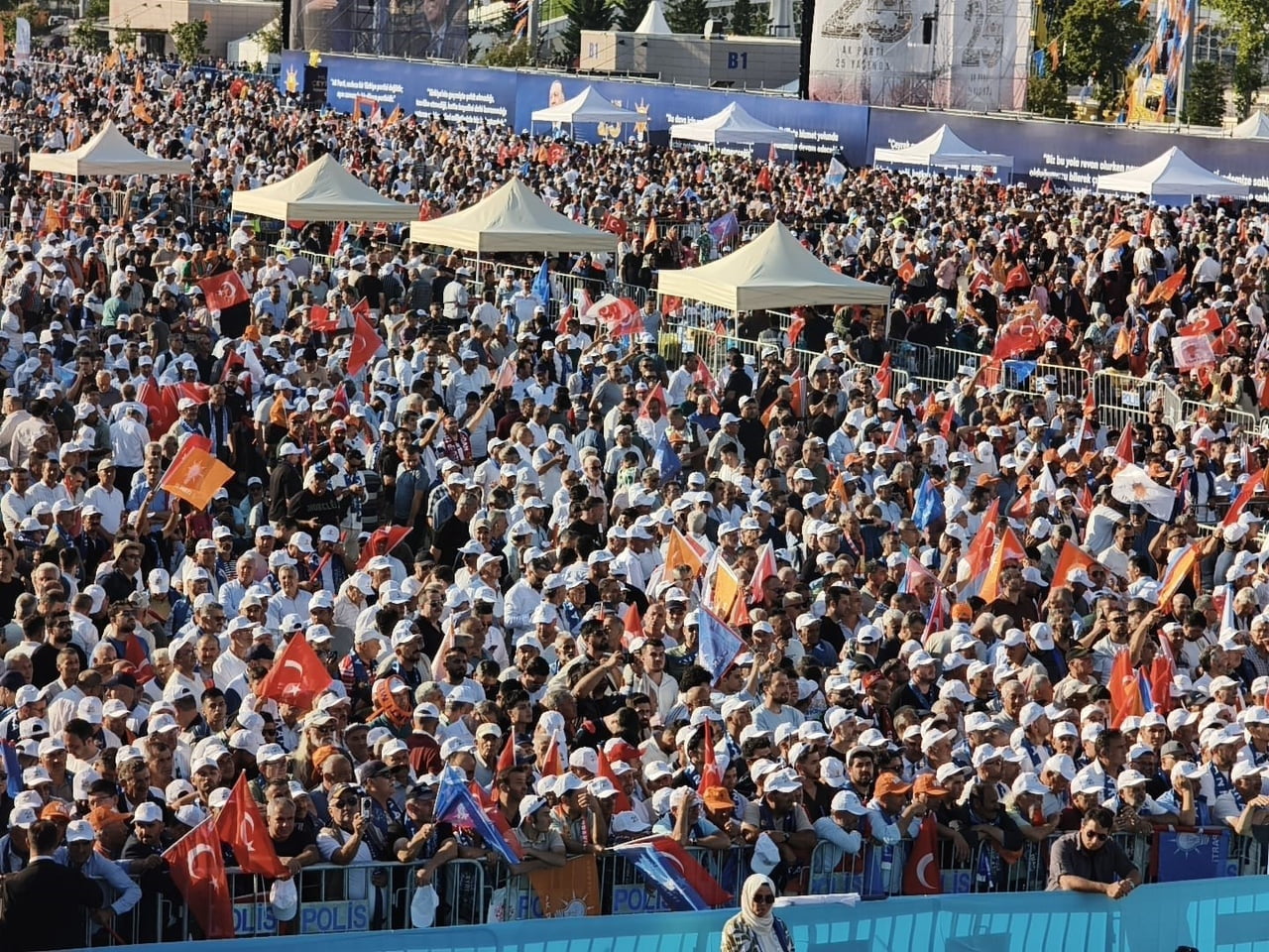 AK PARTİ'NİN 25'İNCİ KURULUŞ YIL DÖNÜMÜ DOLAYISIYLA ANKARA MİLLET BAHÇESİ'NDE DÜZENLENECEK MİTİNG...