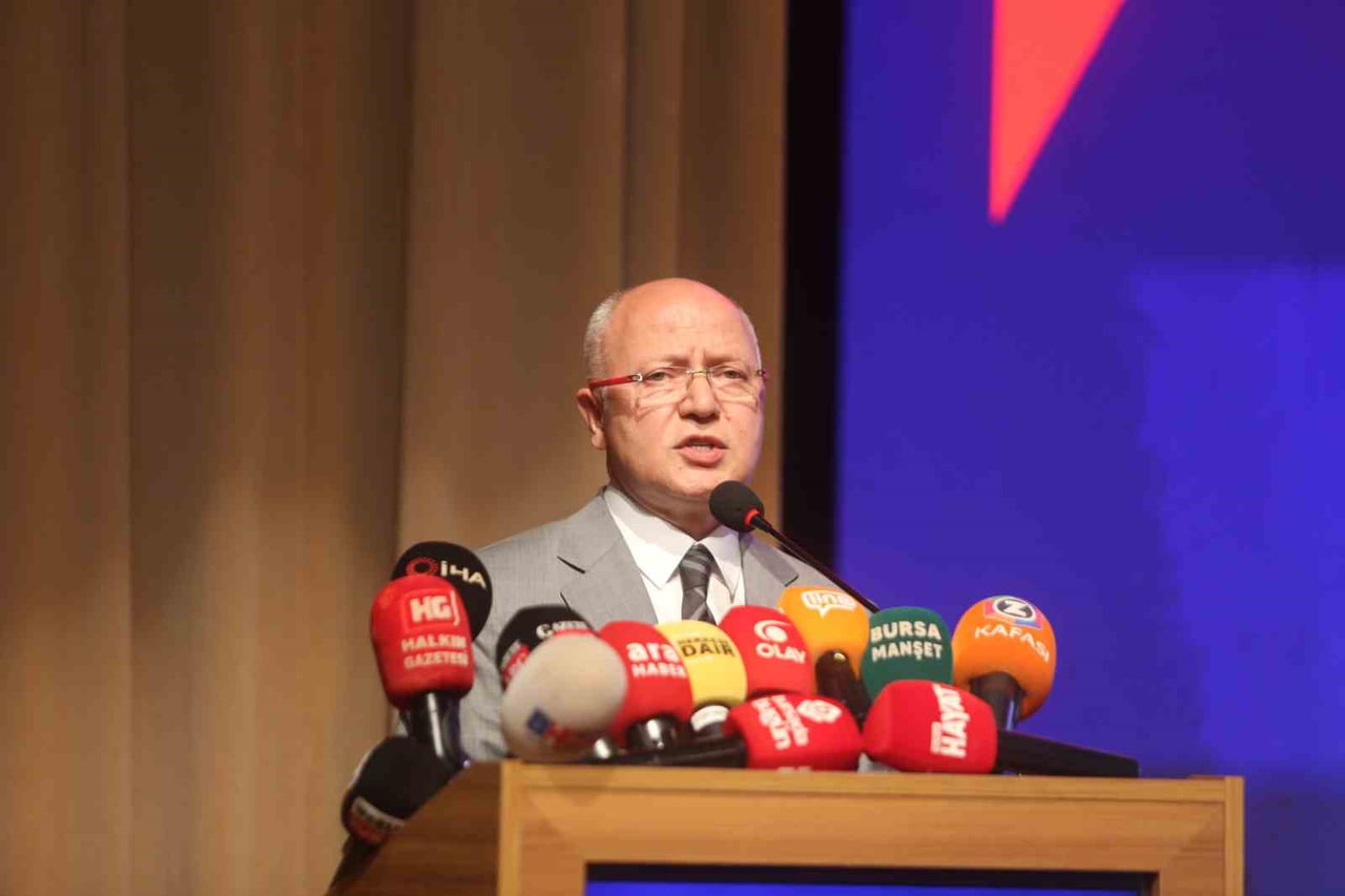 AK PARTİ BURSA 66. İL DANIŞMA MECLİSİ TOPLANTISI'NDA KONUŞAN İL BAŞKANI DAVUT GÜRKAN, ALİ OSMAN...