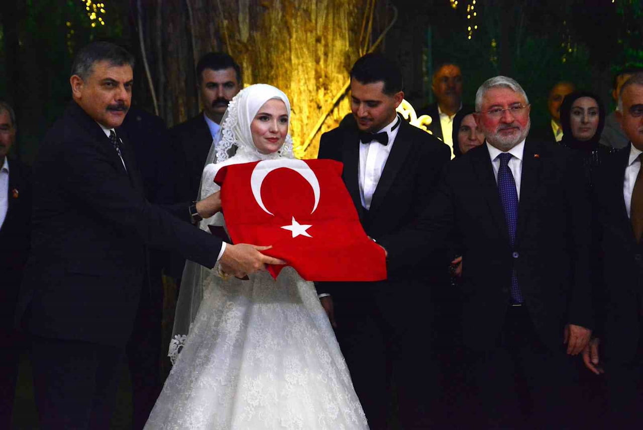 AK PARTİ ÇORUM İL BAŞKANI YAKUP ALAR’IN OĞLU EREN ALAR İLE ESRANUR AKYOL, DÜZENLENEN GÖRKEMLİ BİR...