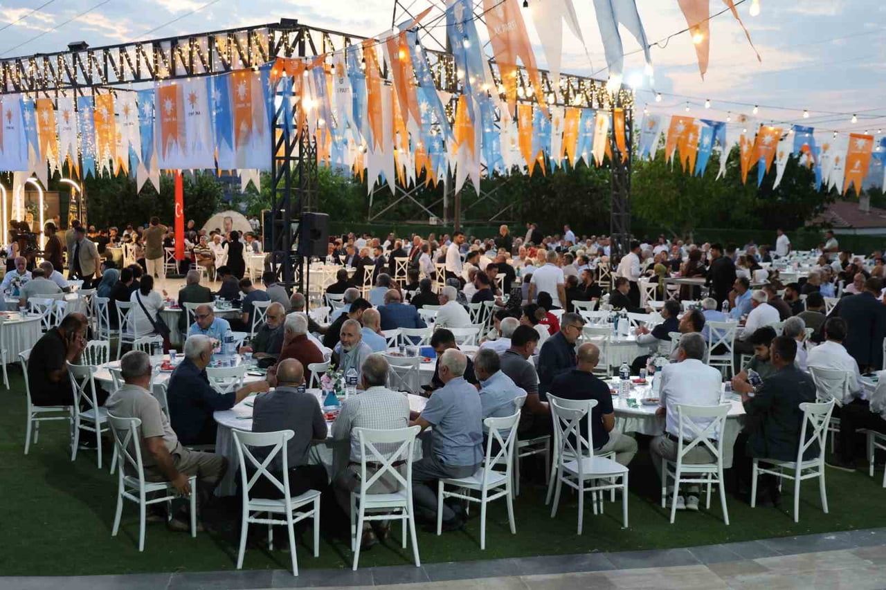 AK PARTİ ELAZIĞ İL BAŞKANI SENCER SELMANOĞLU, "AK PARTİ’NİN ASIL GÜCÜ BİNALARDAN, MAKAMLARDAN VEYA...