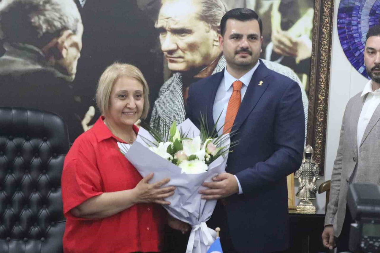 AK PARTİ GENEL SEKRETERİ VE İZMİR MİLLETVEKİLİ EYYÜP KADİR İNAN (SOLDA), MENDERES BELEDİYESİNDE...