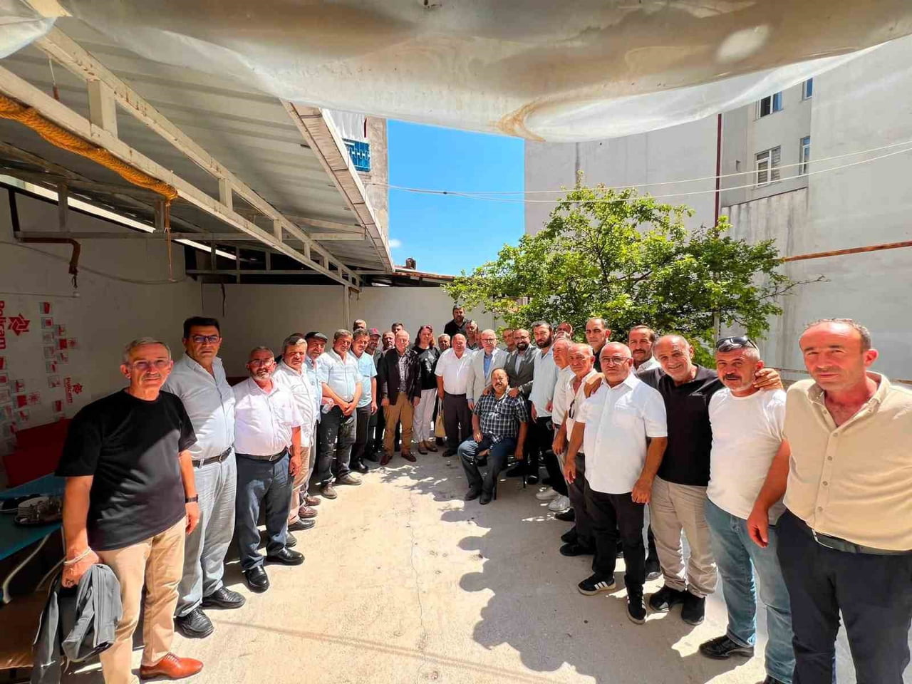 AK PARTİ HEYETİ MUHTARLARLA BİR ARAYA GELDİ