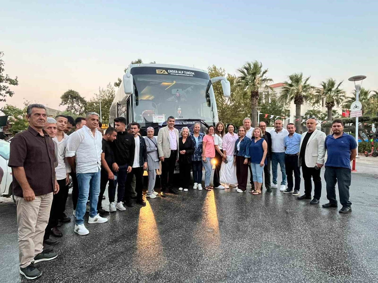AK PARTİ İZMİR İL BAŞKANLIĞI, PARTİNİN 25’İNCİ KURULUŞ YIL DÖNÜMÜ KAPSAMINDA ANKARA’DA...