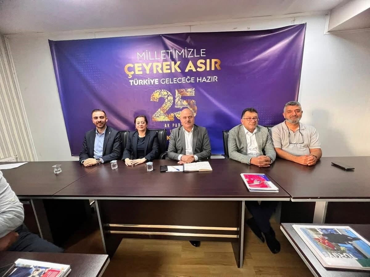 AK PARTİ KARS TEŞKİLATI TOPLANDI: SAHA ÇALIŞMALARI MASAYA YATIRILDI(KARS-İHA)