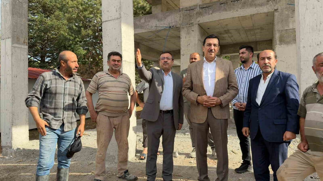 AK PARTİ MALATYA MİLLETVEKİLİ BÜLENT TÜFENKCİ, DOĞANŞEHİR İLÇESİNE BAĞLI ERKENEK MAHALLESİ'NDE...