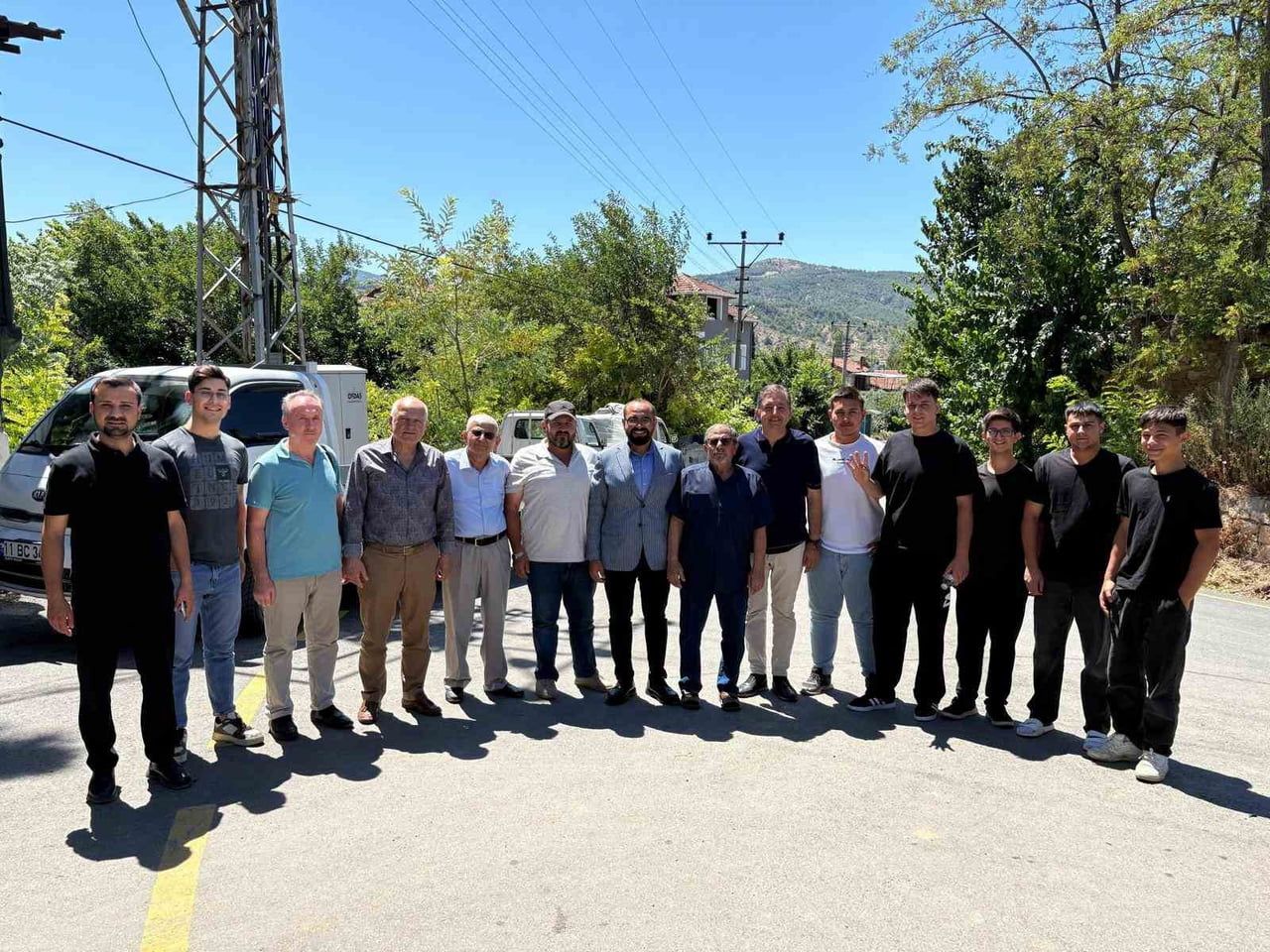 AK PARTİ MERKEZ İLÇE TEŞKİLATI YENİKÖY’DE VATANDAŞLARLA BULUŞTU