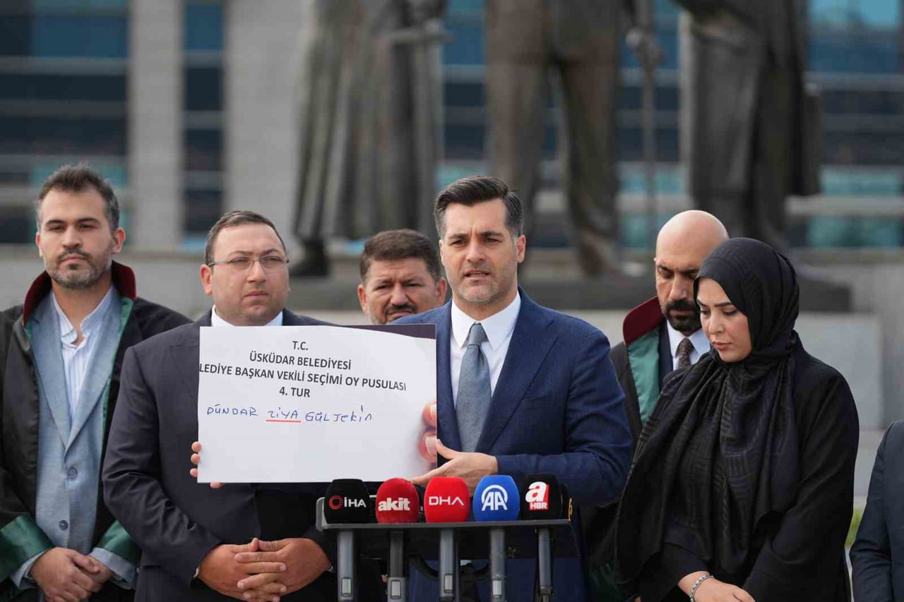 AK PARTİ ÜSKÜDAR İLÇE BAŞKANI TAHA SARICAOĞLU VE AK PARTİLİ BELEDİYE MECLİS ÜYELERİ, 5 AĞUSTOS...