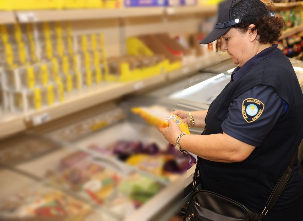 AKDENİZ’DE MARKET DENETİMLERİ ARALIKSIZ SÜRÜYOR